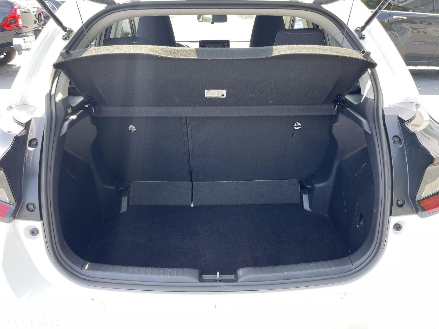 Toyota Yaris - 12