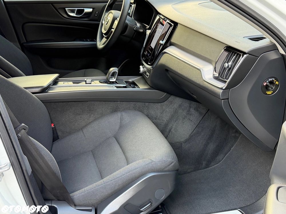Volvo V60 B3 B DKG Momentum - 7