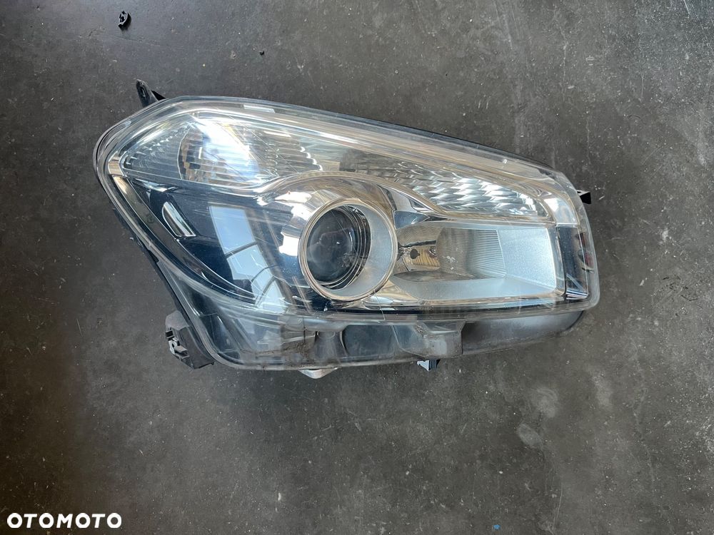 Lampa przednia prawa Nissan Qashqai J10 LIFT XENON