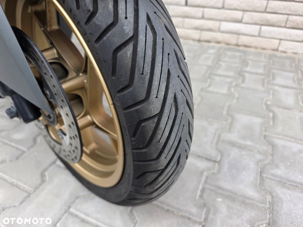 Yamaha X-max - 12