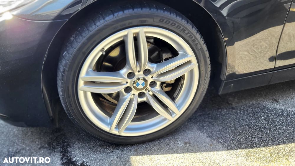 BMW Seria 5 520d xDrive Aut. - 31