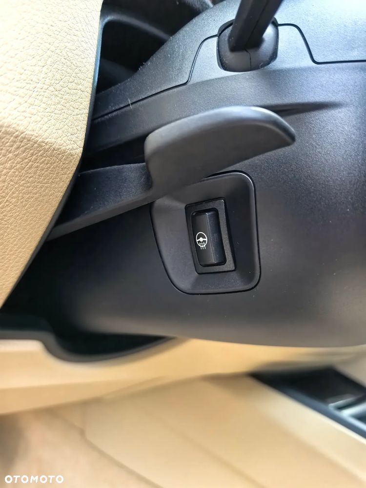BMW Seria 3 328i xDrive Sport Line - 15