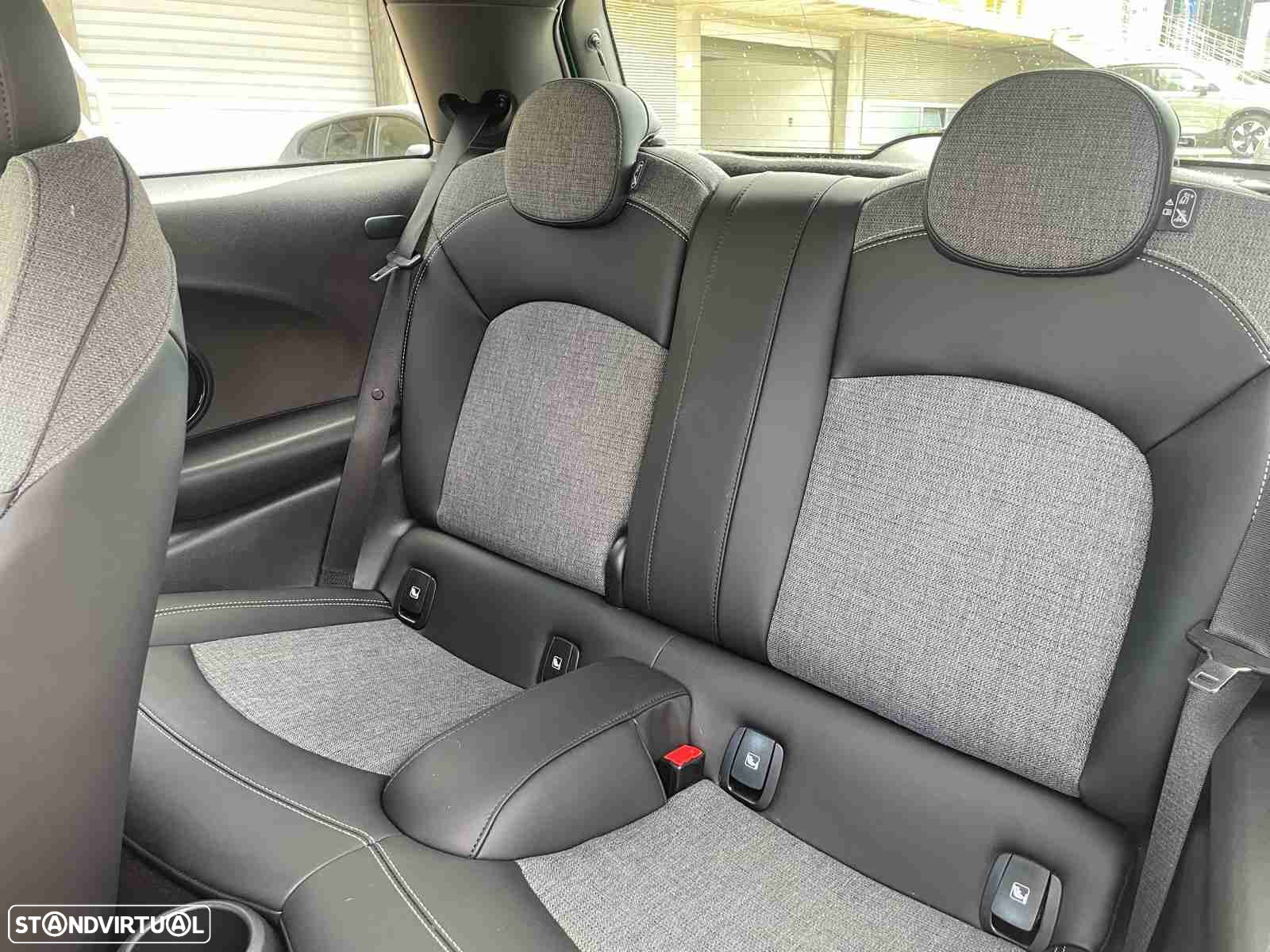 MINI 3 Portas Cooper Premium P. Essential Auto - 8