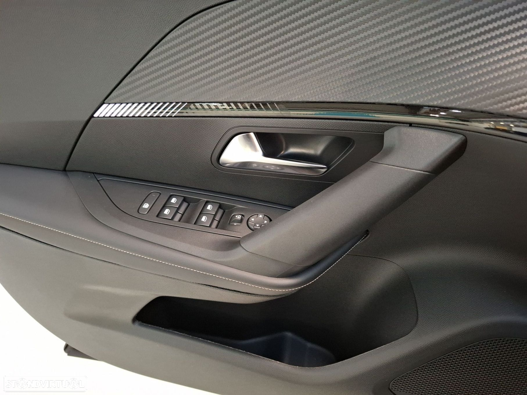 Peugeot e-2008 54 kWh Allure - 25