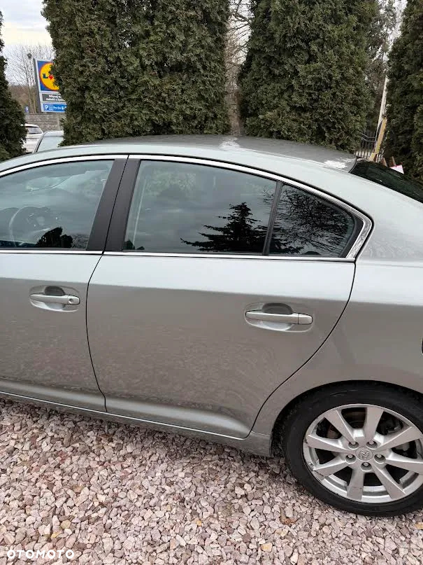 Toyota Avensis - 8