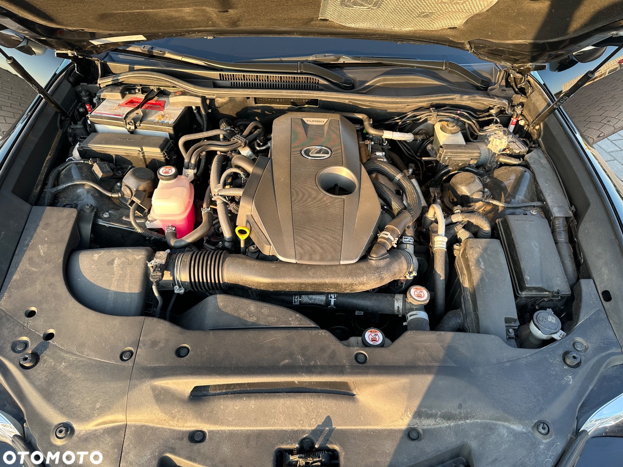 Lexus RC 200t / 300 F Sport - 22