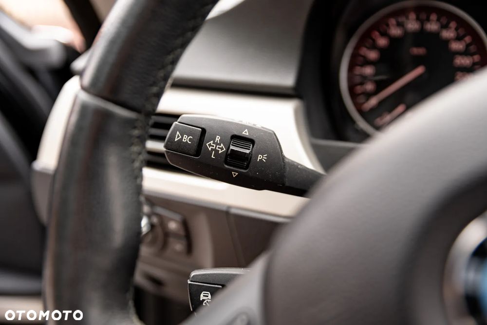 BMW Seria 3 325i xDrive Touring Edition Sport - 28