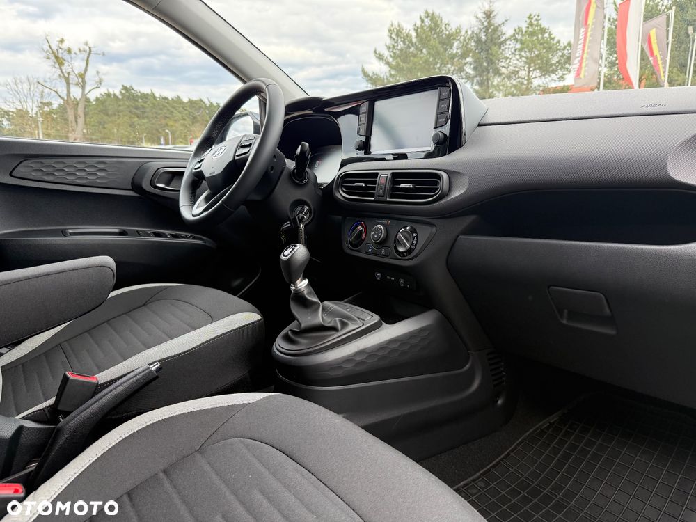 Hyundai i10 1.0 Fifa World Cup Edition - 12