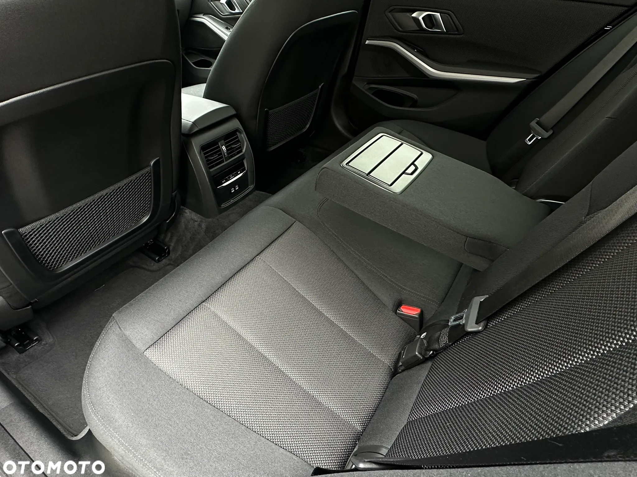 BMW Seria 3 330i Sport - 23