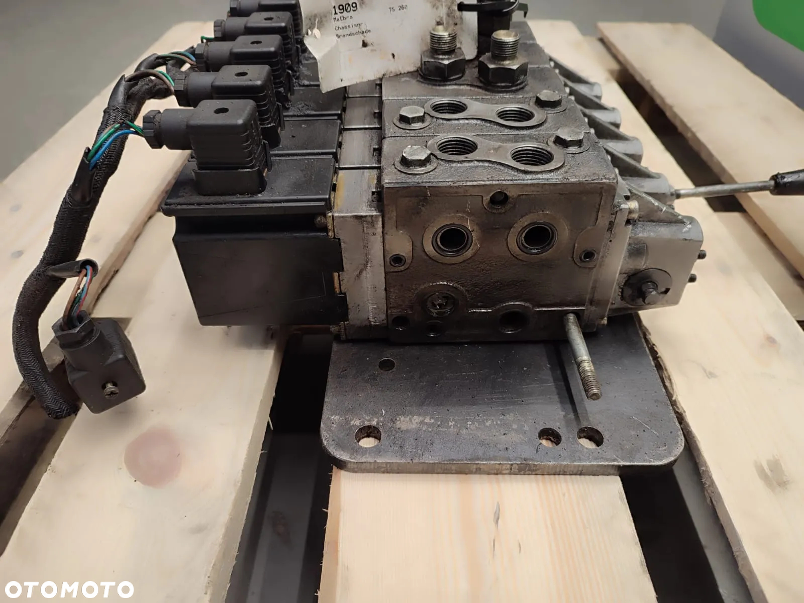 Rozdzielacz hydrauliczny 157H3889 MATBRO TS 260 - 5