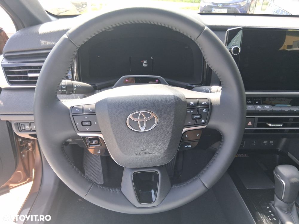 Toyota Camry - 12