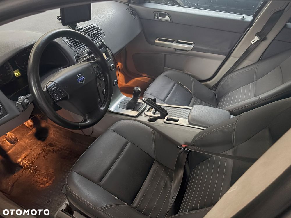 Volvo S40 2.0D - 19