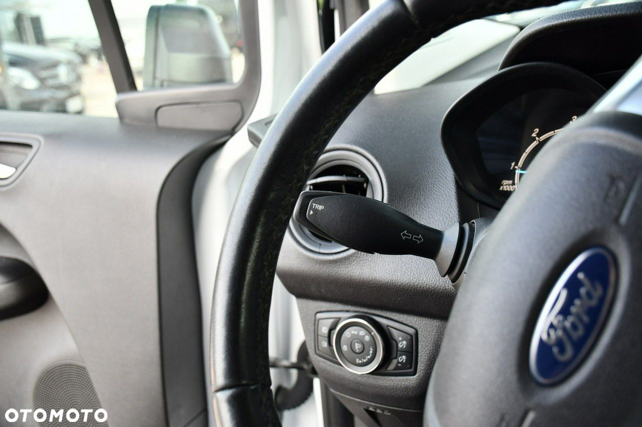 Ford Transit Courier - 36