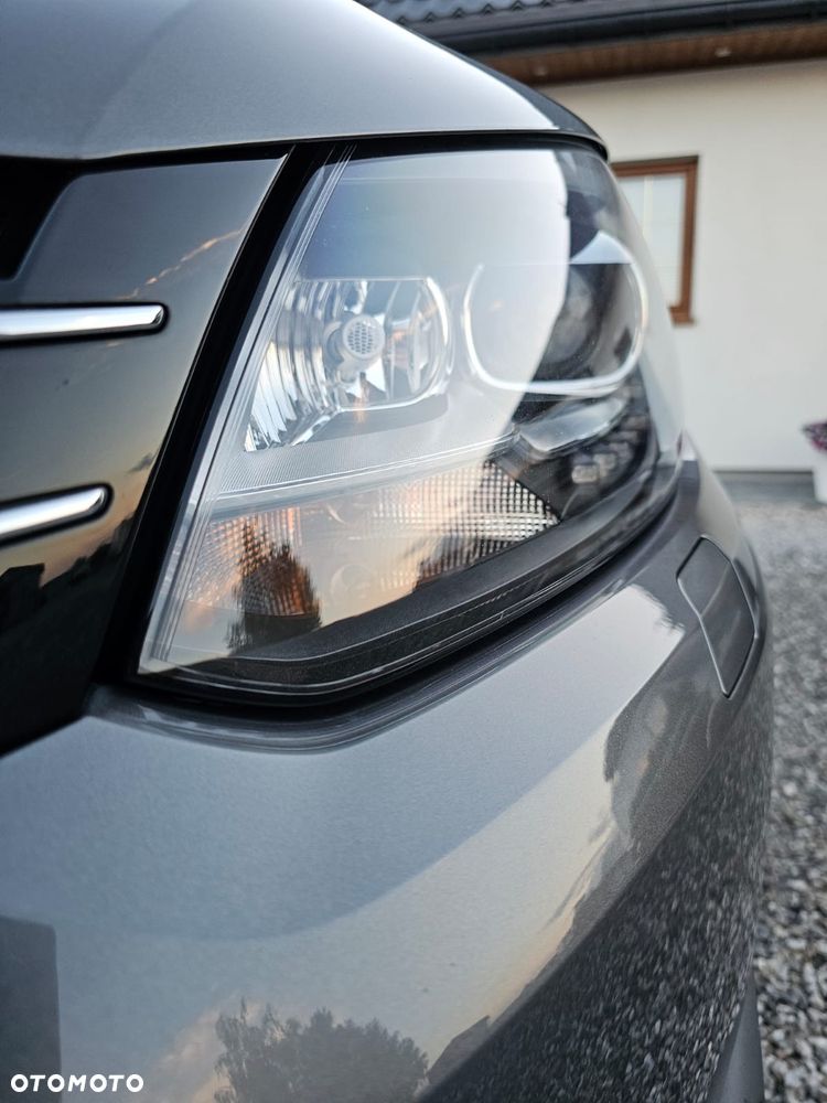 Volkswagen Touran 2.0 TDI DPF Highline - 12