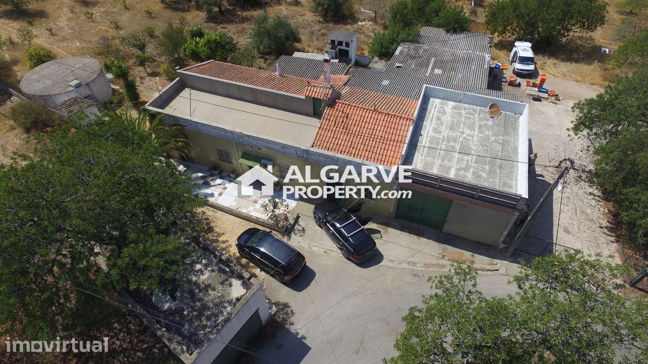 Moradia térrea em zona calma com vista panorâmica de campo e mar perto - Grande imagem: 2/12