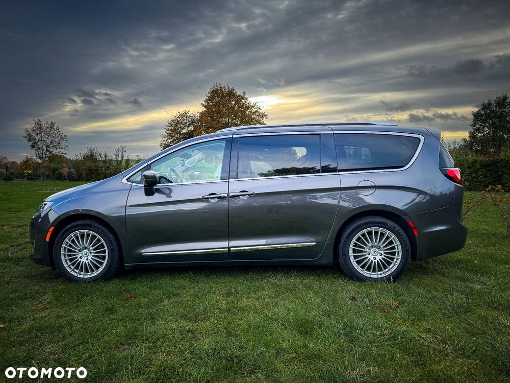 Chrysler Pacifica - 4