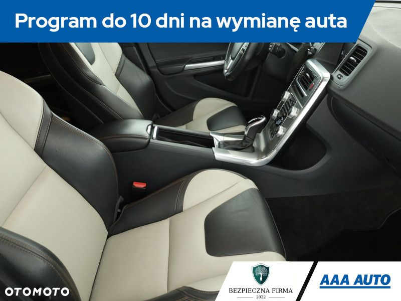 Volvo V60 Cross Country - 8