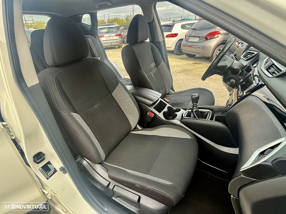Nissan Qashqai 1.5 dCi N-Connecta J18+Led - 10