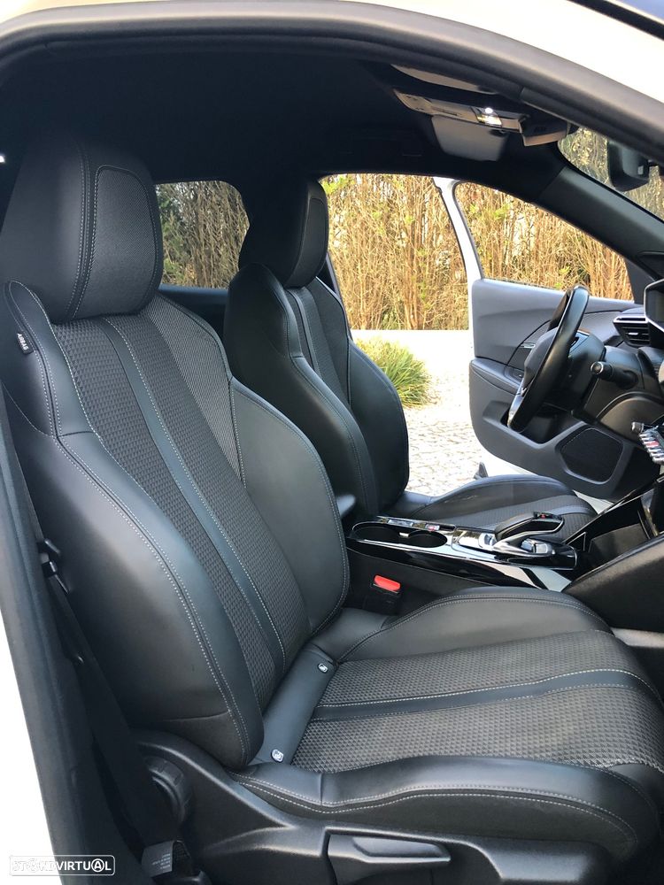 Peugeot e-2008 50 kWh GT - 42