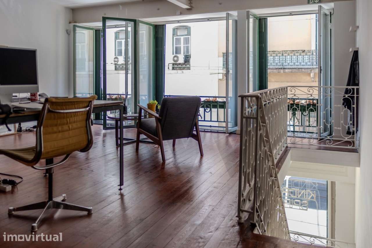 Espaço comercial Galeria/Atelier de 2 pisos  | 240m2 | Rua da Boavista - Grande imagem: 3/17
