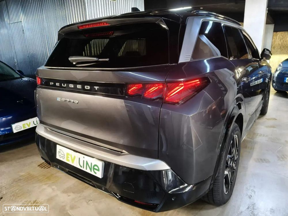 Peugeot e-5008 73 kWh GT — fotografia 11
