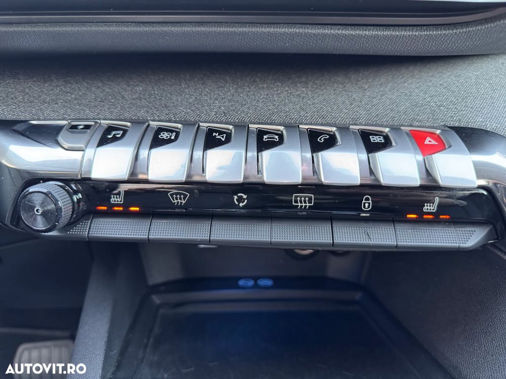 Peugeot 3008 Plug-In Hybrid 225 e-EAT8 Allure Pack - 25