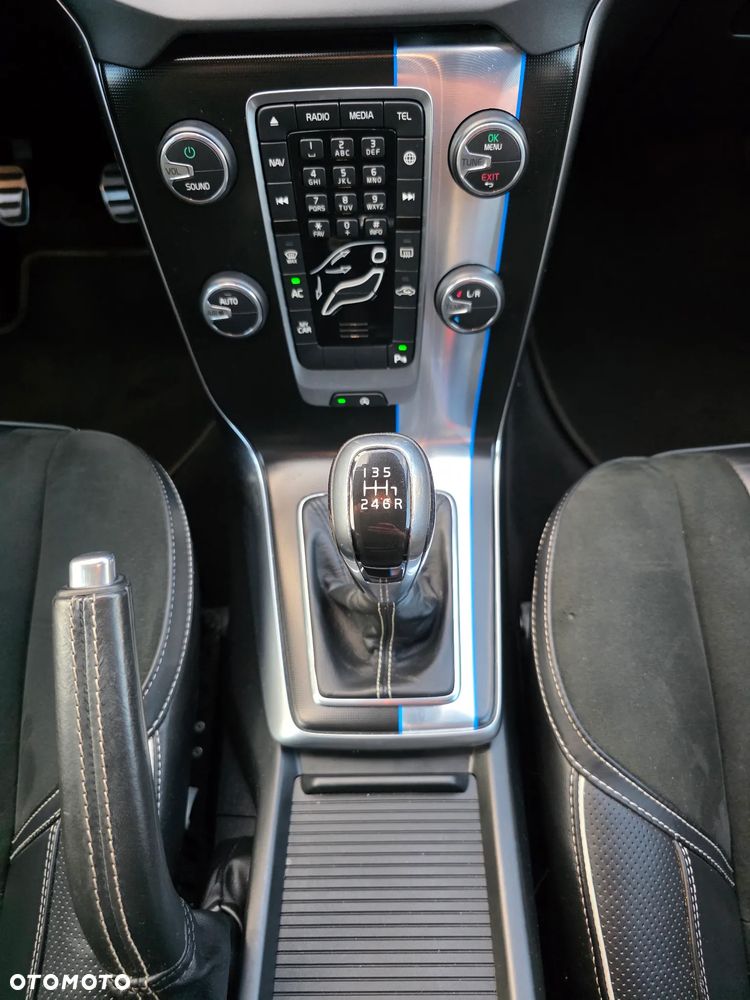 Volvo V40 D4 Drive-E R-Design Momentum - 36