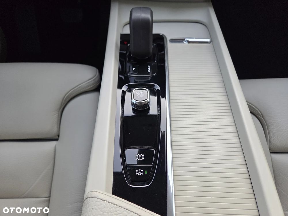 Volvo XC 60 B4 B Geartronic Momentum Pro - 33