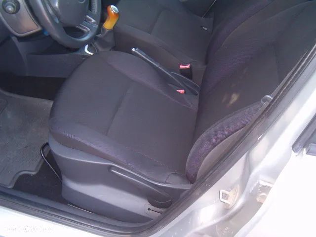 Renault Clio - 23