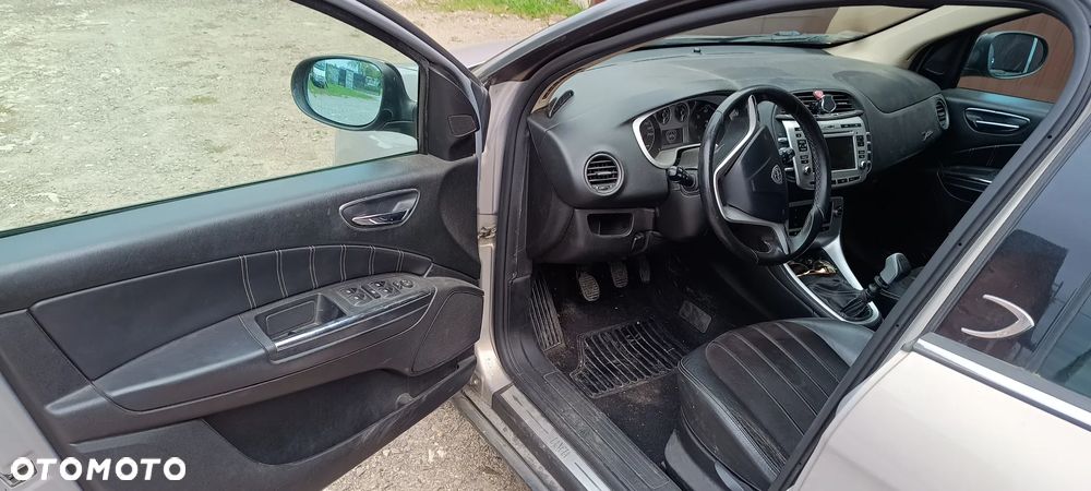 Lancia Delta 1.6 MJ Platino - 11
