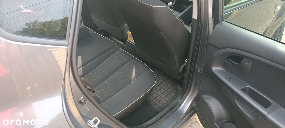 Kia Venga 1.4 L - 6