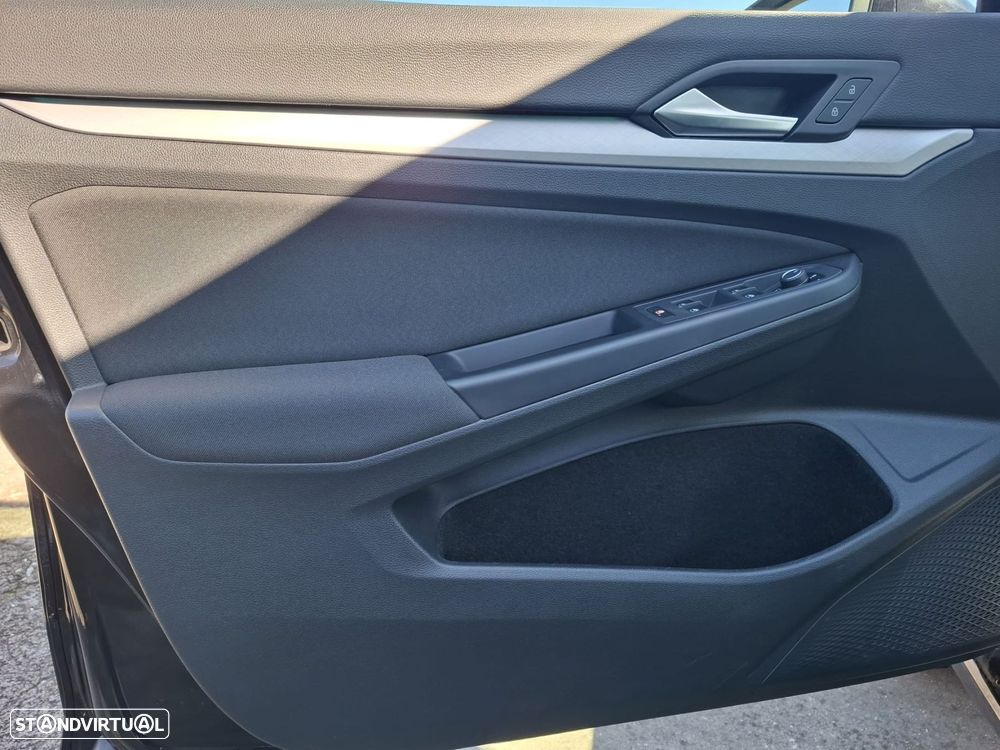 VW Golf 1.5 eTSI Life DSG - 16