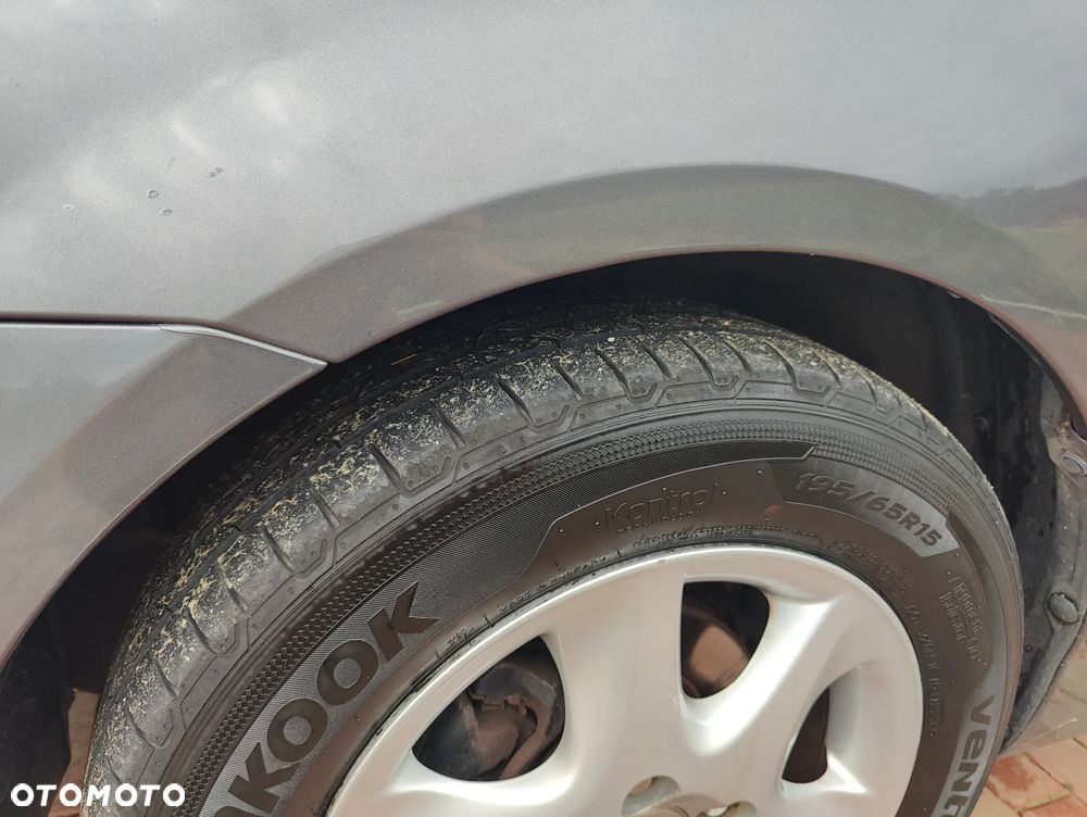 Toyota Corolla 1.6 VVT-i Sol - 27