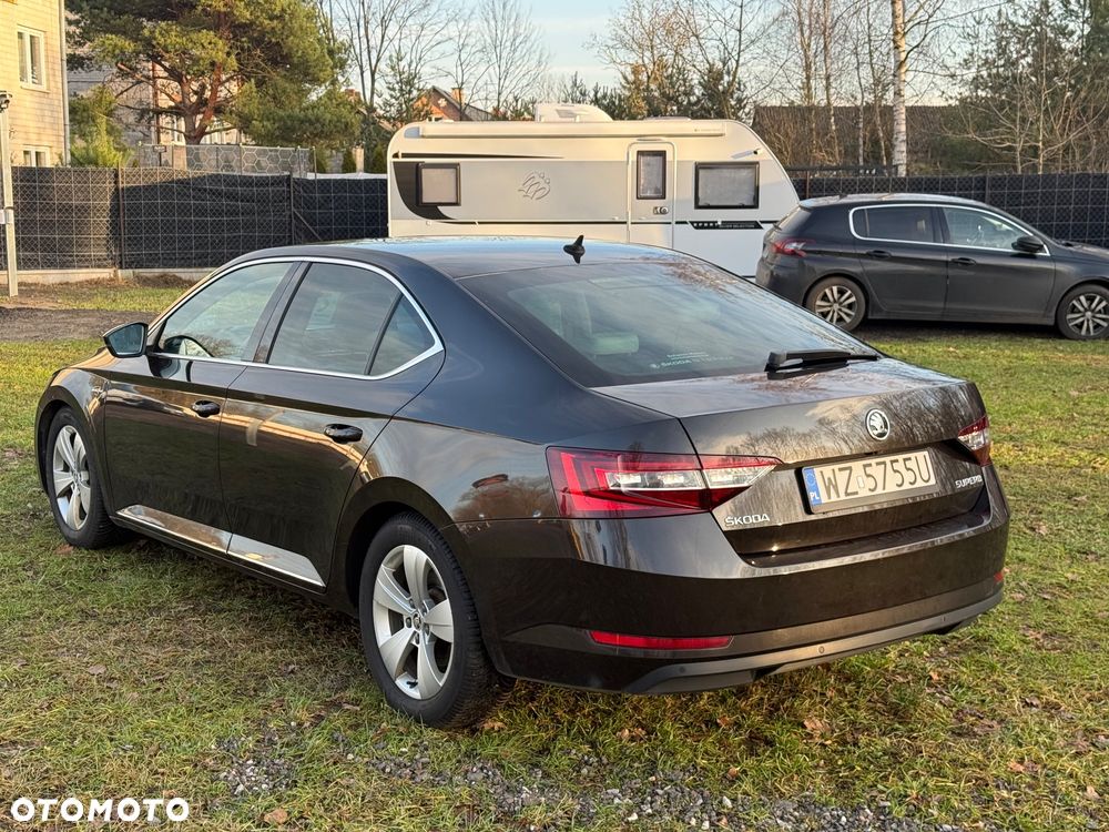 Skoda Superb 2.0 TDI L&K DSG - 8