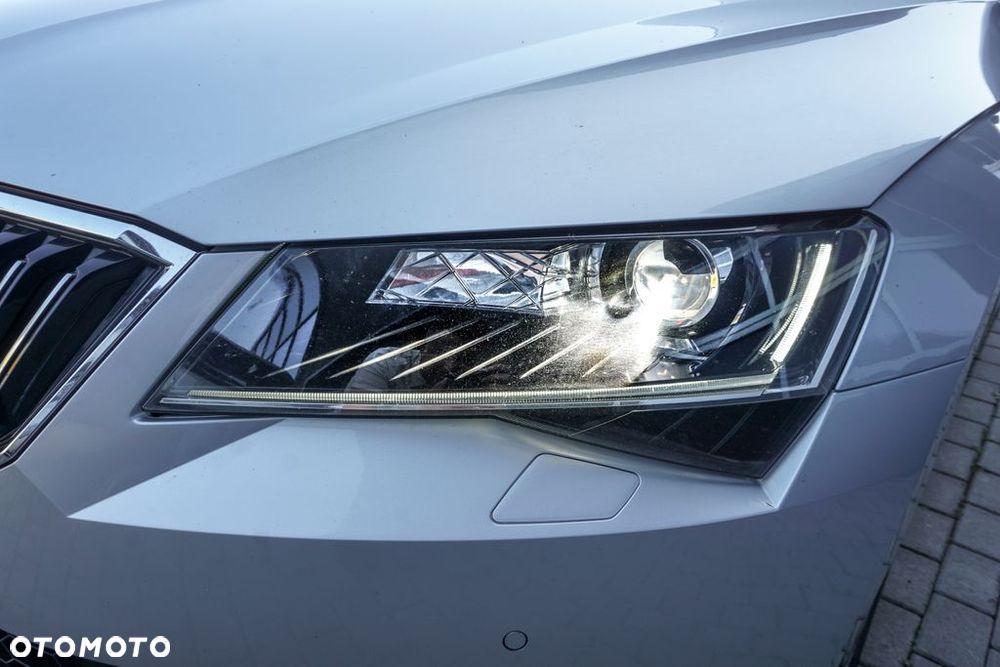 Skoda Superb 2.0 TDI Ambition - 36
