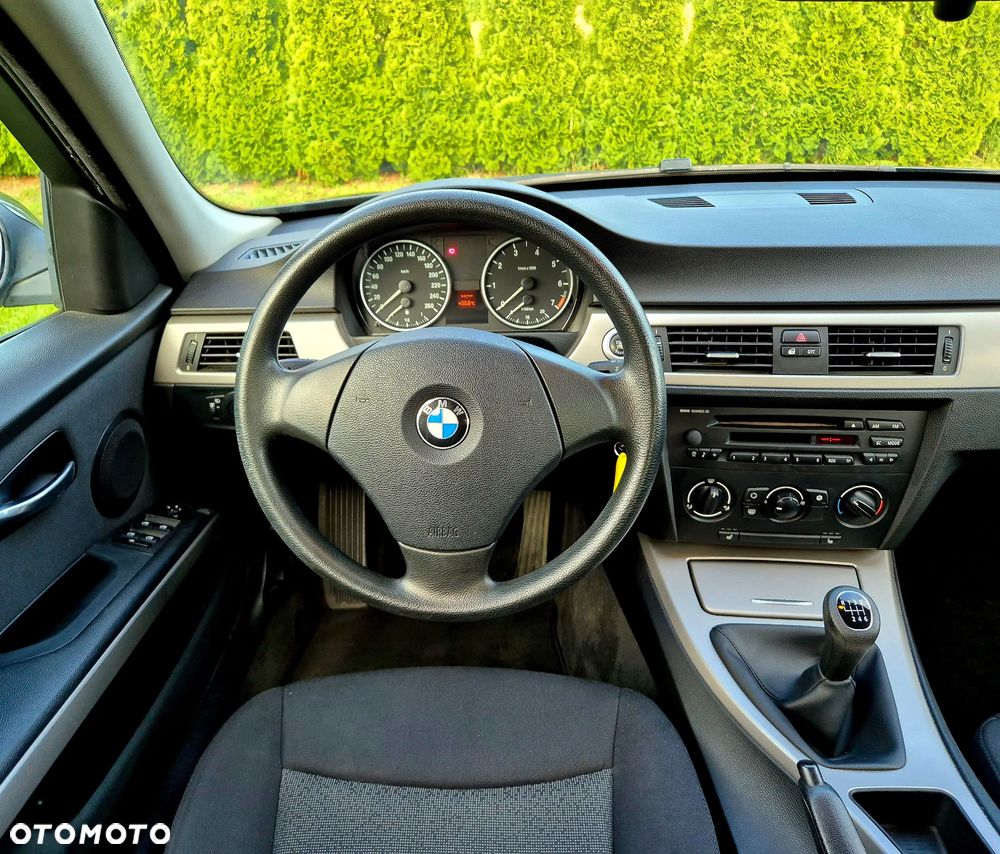 BMW Seria 3 318i - 11