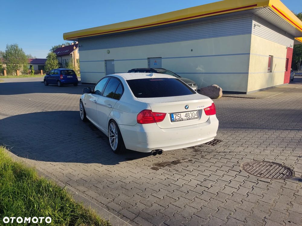 BMW Seria 3 320i - 4