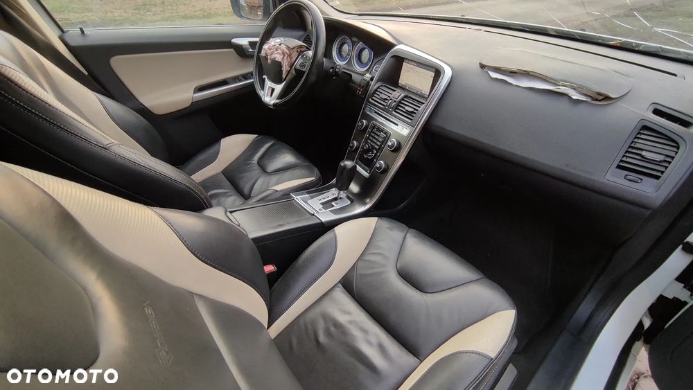 Volvo XC 60 D3 R Design - 13