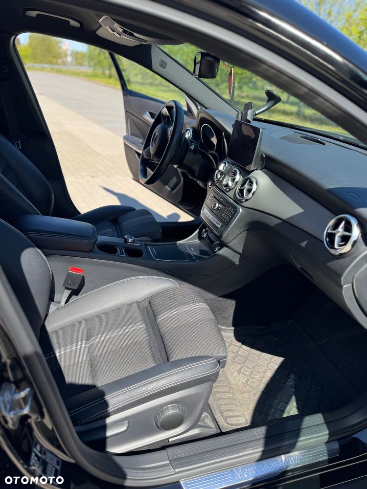 Mercedes-Benz GLA 200 7G-DCT - 17