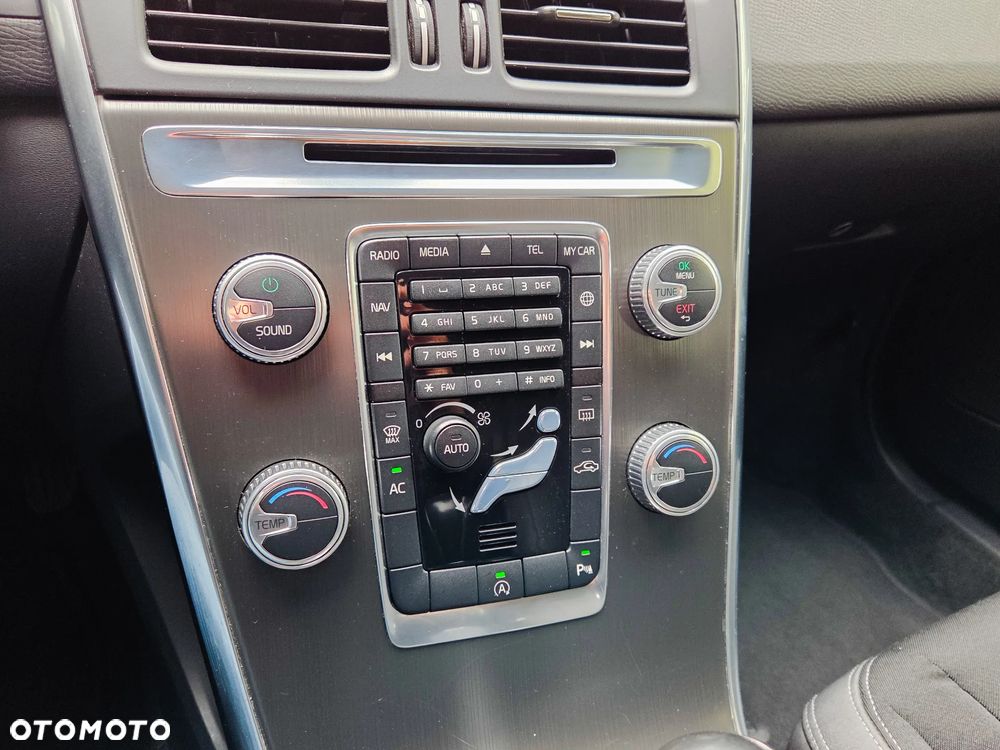 Volvo XC 60 D4 Momentum - 33