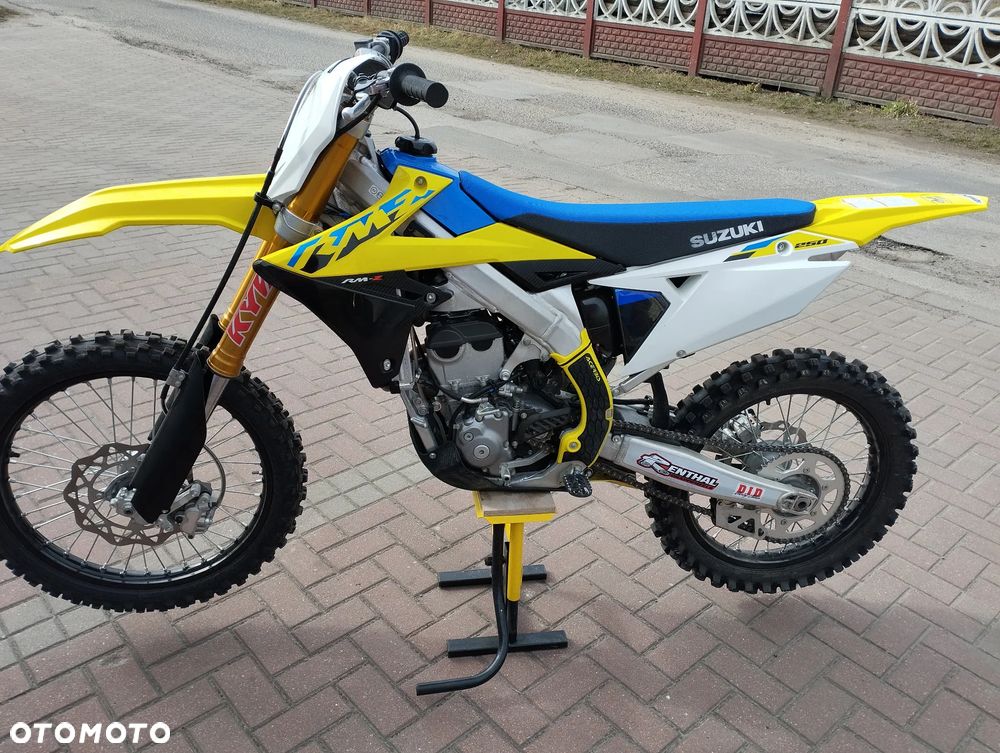 Suzuki RM-Z - 1