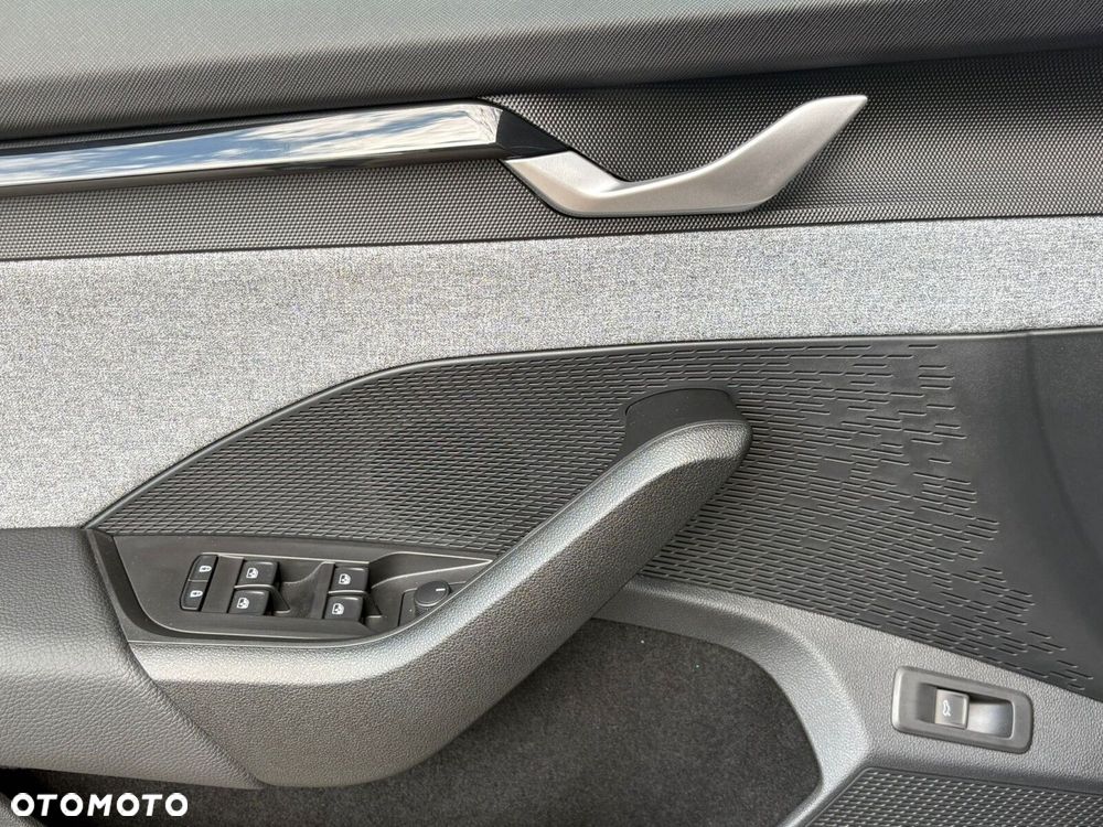 Skoda Octavia 1.5 TSI mHEV Selection DSG - 12
