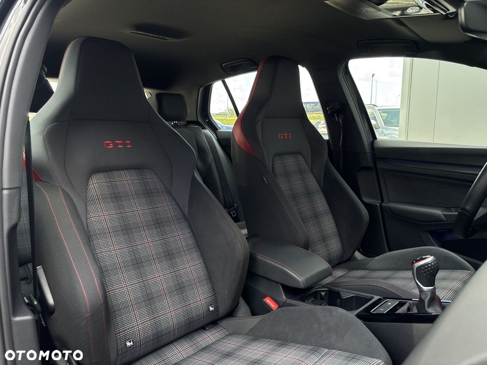 Volkswagen Golf - 32