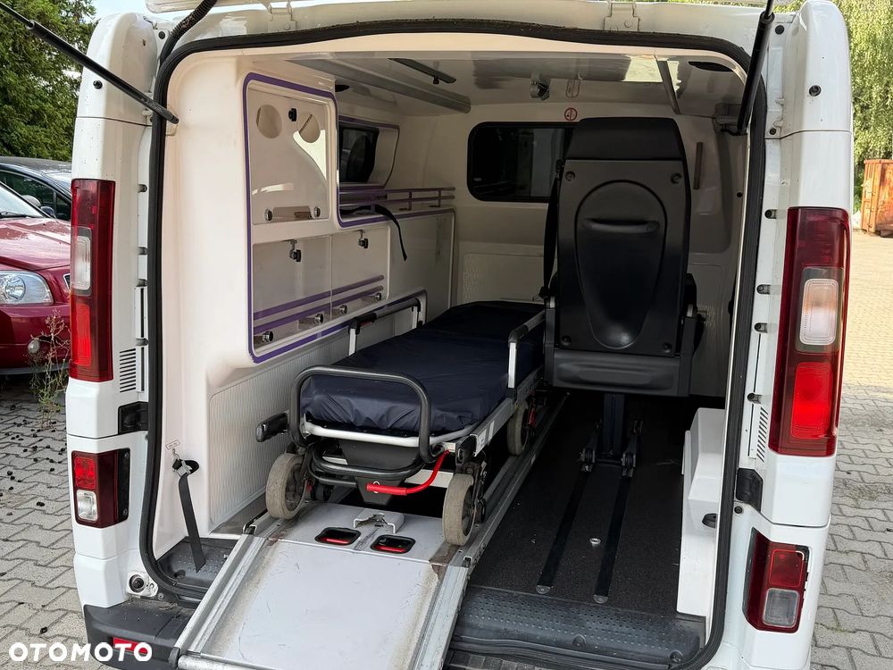 Opel Vivaro Karetka Ambulans Ambulance Sanitarny EN1789 - 9