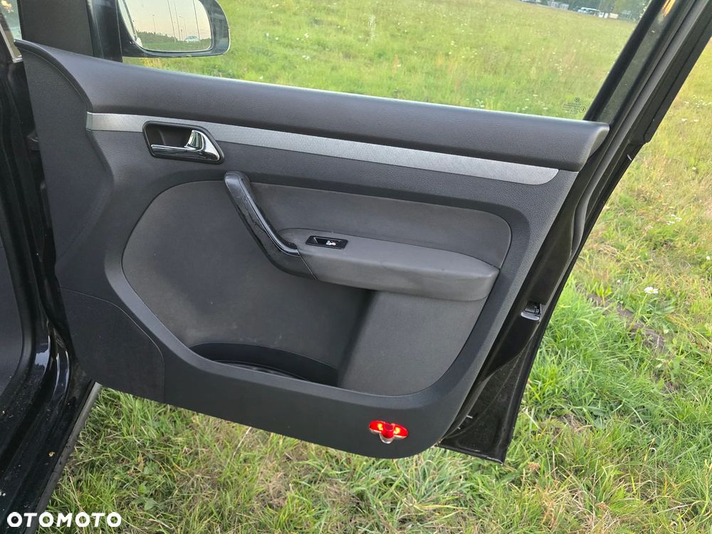 Volkswagen Touran - 18
