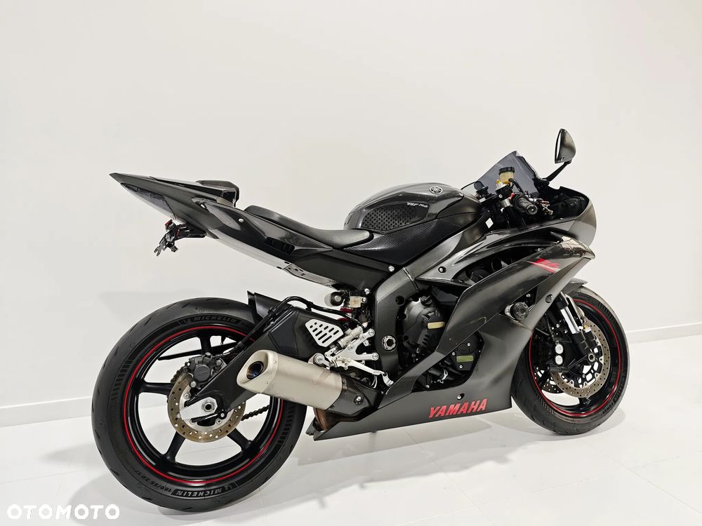 Yamaha R6 - 6