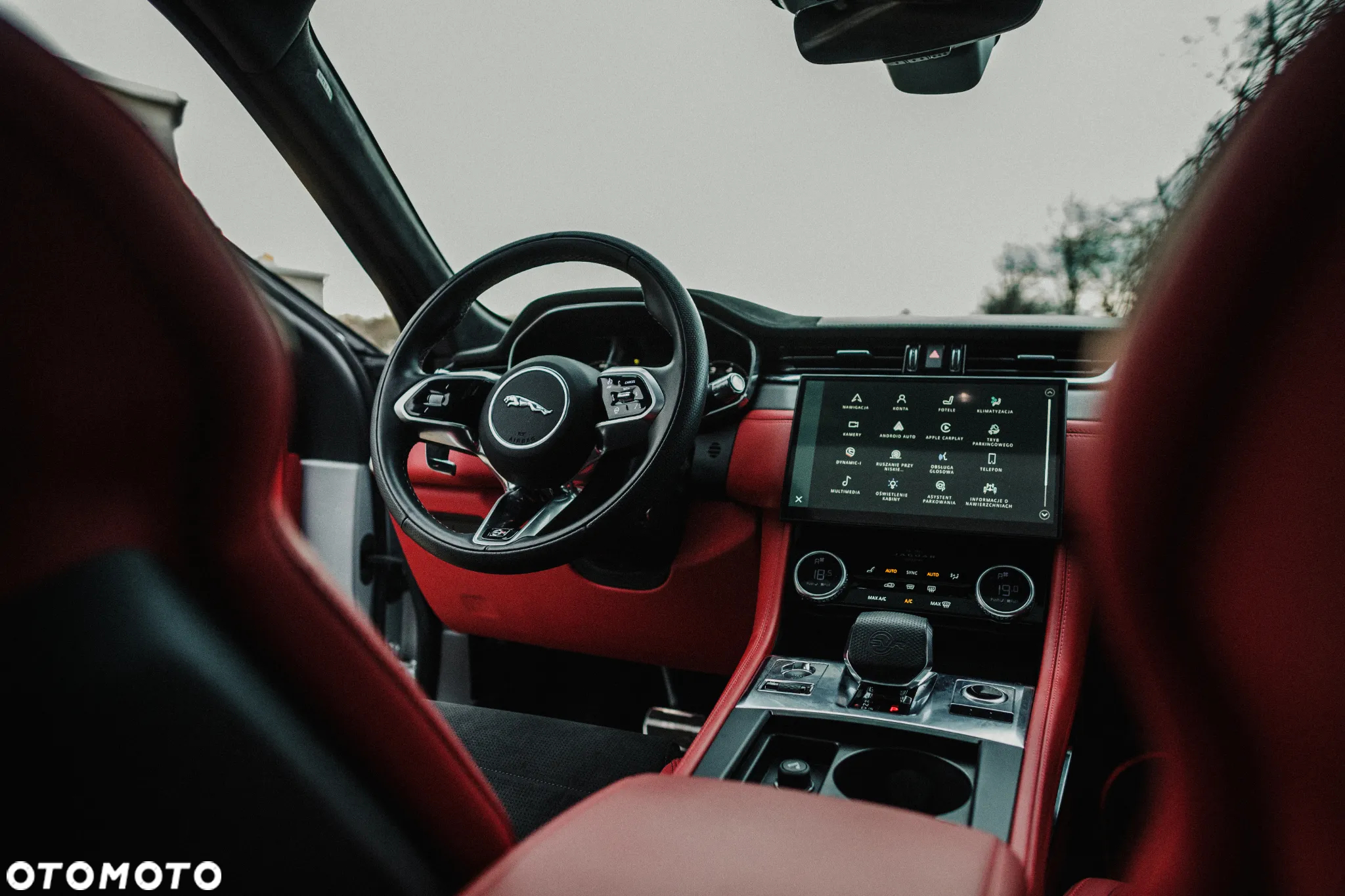Jaguar F-Pace 5.0 V8 P550 AWD SVR - 16