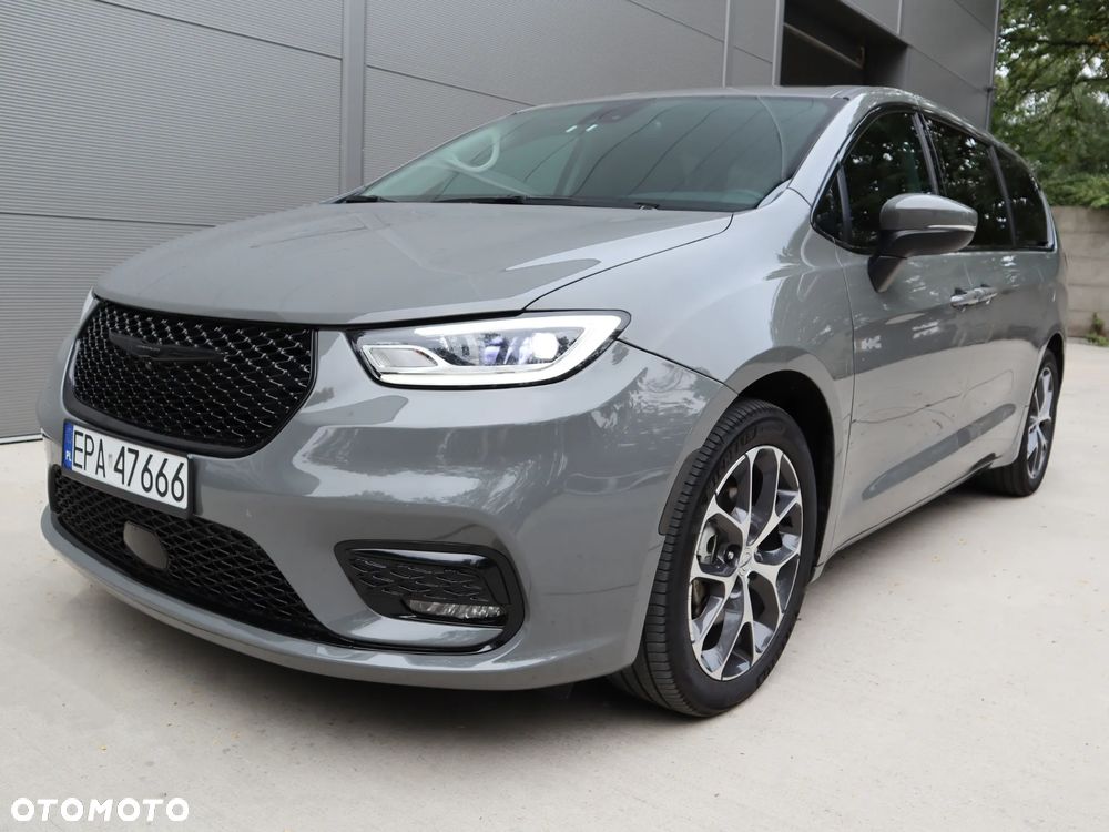 Chrysler Pacifica - 2