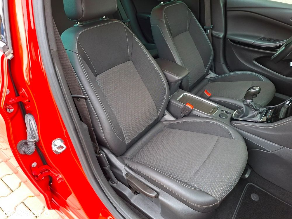 Opel Astra 1.4 Turbo Innovation - 23