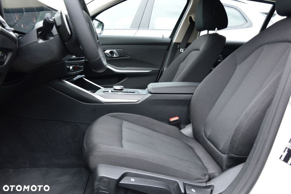 BMW Seria 3 318d mHEV - 18